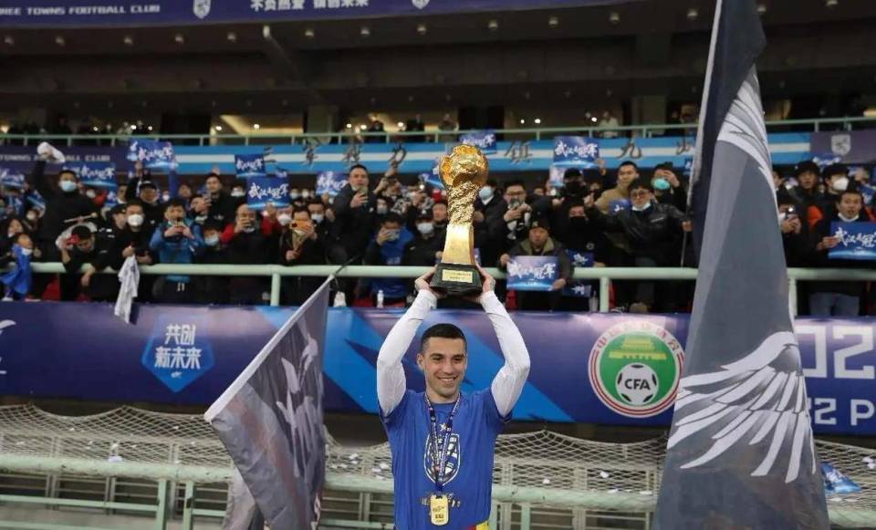 stake网站-时隔2年半回归？32岁冠军级前腰重返中超！与意甲队解约 下家浮现